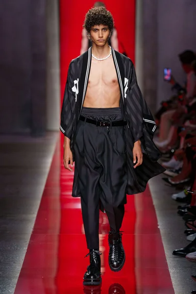 Look 18